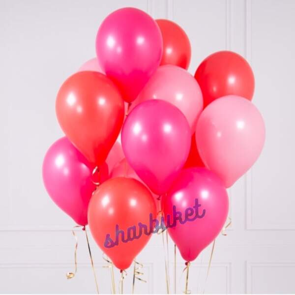 Облако шаров фуше-розово-красные цвета пастель (15 шаров). Доставка шаров по Москве.